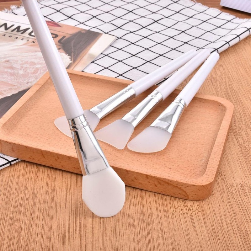 Brosse de maquillage blanche e - Muddy Puddle Suit avis et prix
